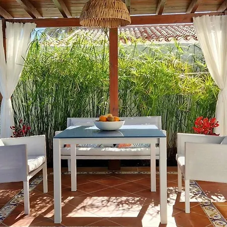 Porches D40 By Pride Nyaraló *